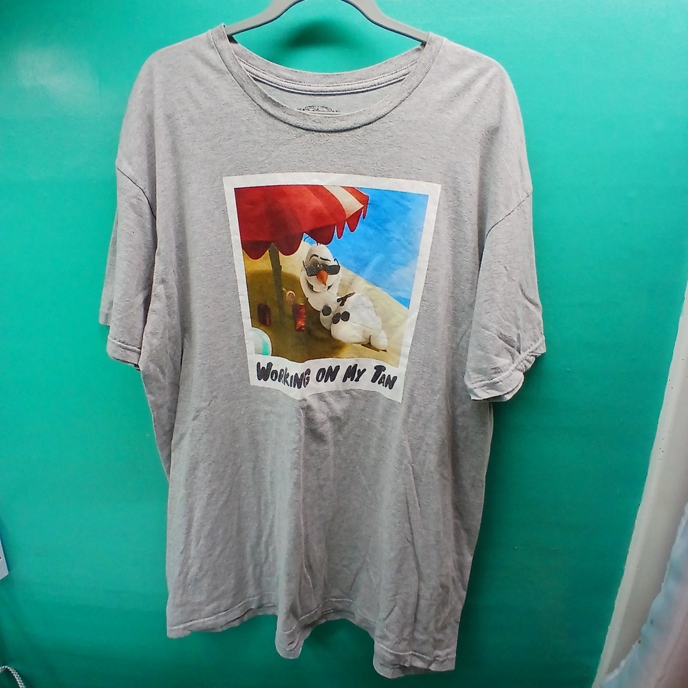 Disney Frozen Olaf Graphic Tee 2XL Gray Working On My Tan Beach‎ Summer Humor
